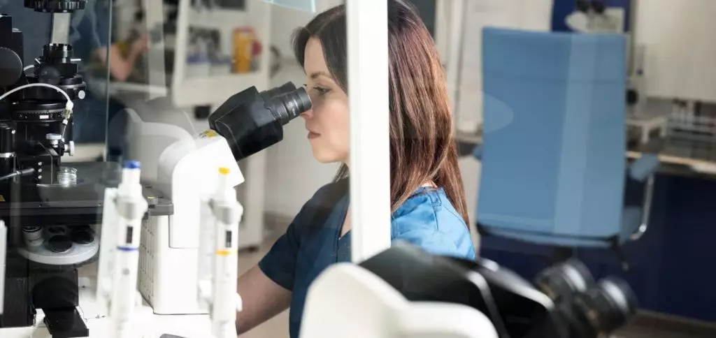 Лабораторные методы вспомогательной репродукции hero-image